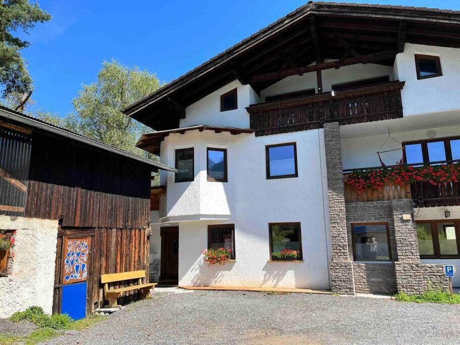 Haus Alberto - Haus Mit 2 Ferienwohnungen Otztal-Bahnhof Exterior photo
